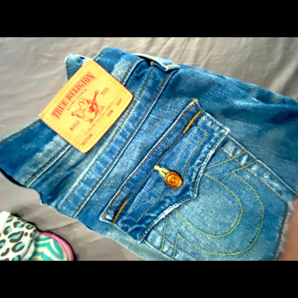 True Religion Cameron size 25 distressed jeans